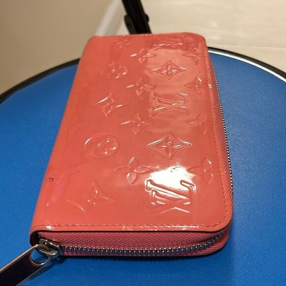 Louis Vernis Coral Pink Wallet - Picture 6 of 16